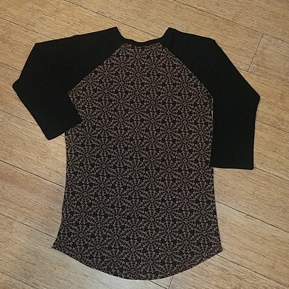 LulaRoe Randy Baseball Tee - Picture 10 of 13